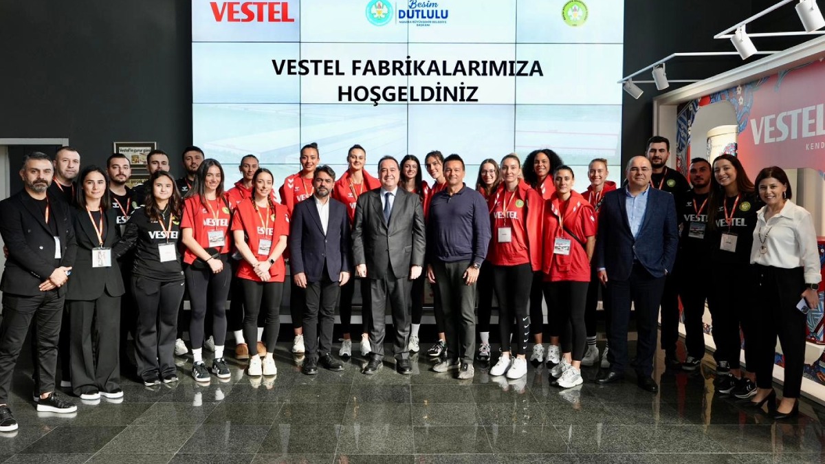 Başkan Besim Dutlulu ve Kadın Voleybol Takımından Vestel’e ziyaret