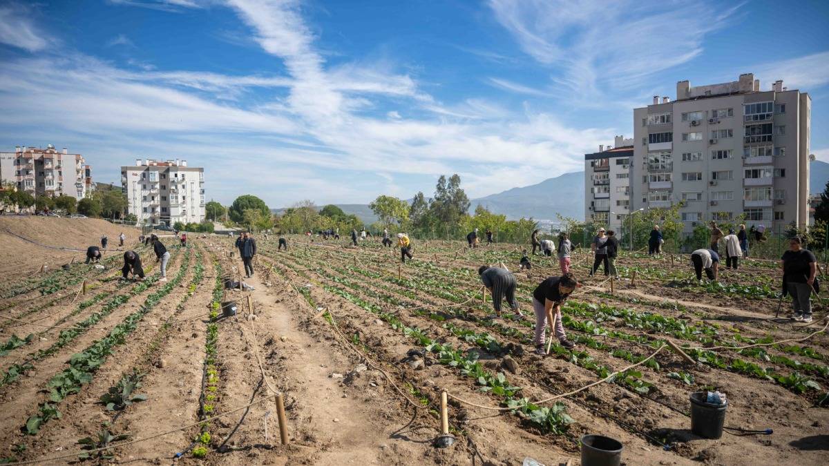 Kadınlar toprakla, Bornova umutla buluşuyor