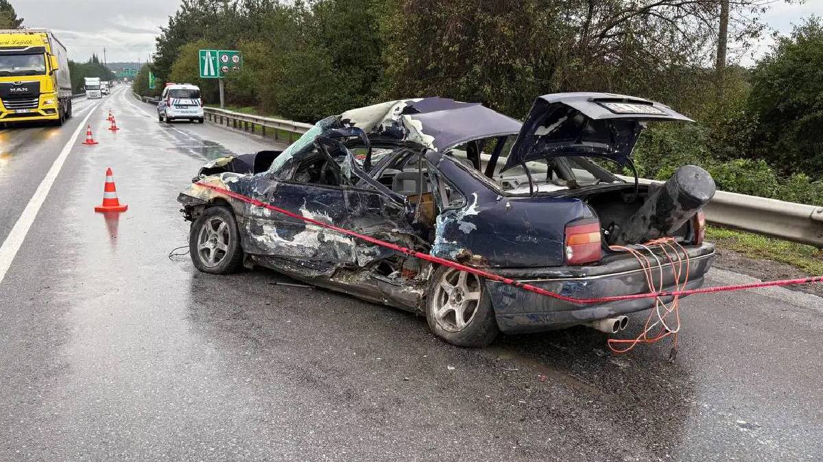 Sakarya'da otobüsle otomobil çarpıştı: Bir ölü, iki yaralı