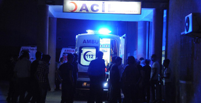 Bitlis'te askeri aracın geçişi sırasında patlama: 2 asker yaralı