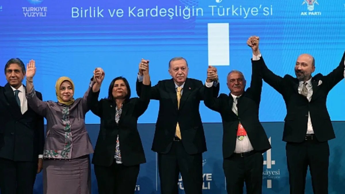 Belediye başkanlarının partiler arası geçişleri olumsuz karşılandı