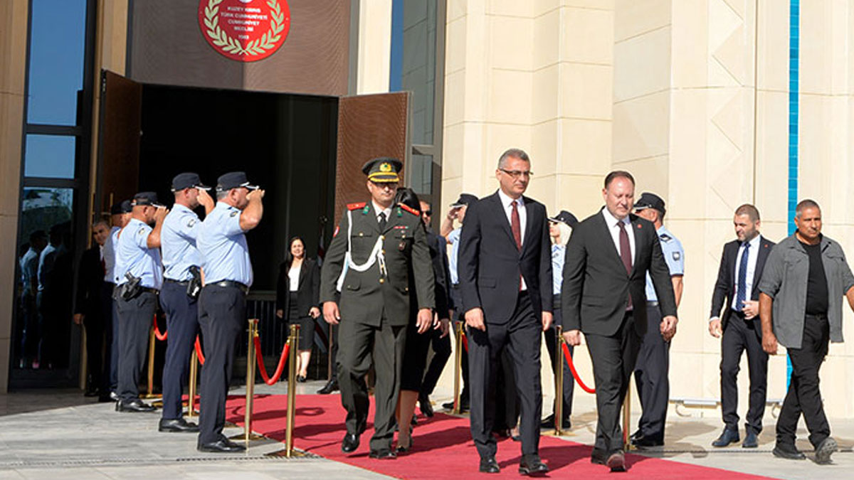 Tufan Erhürman Cumhurbaşkanlığı Sarayı’nı halka açtı