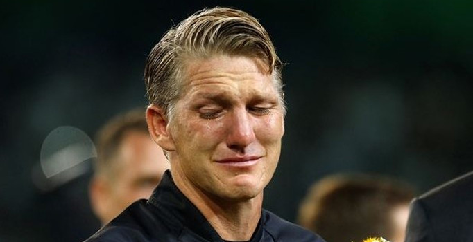 Schweinsteiger gözyaşlarıyla veda etti