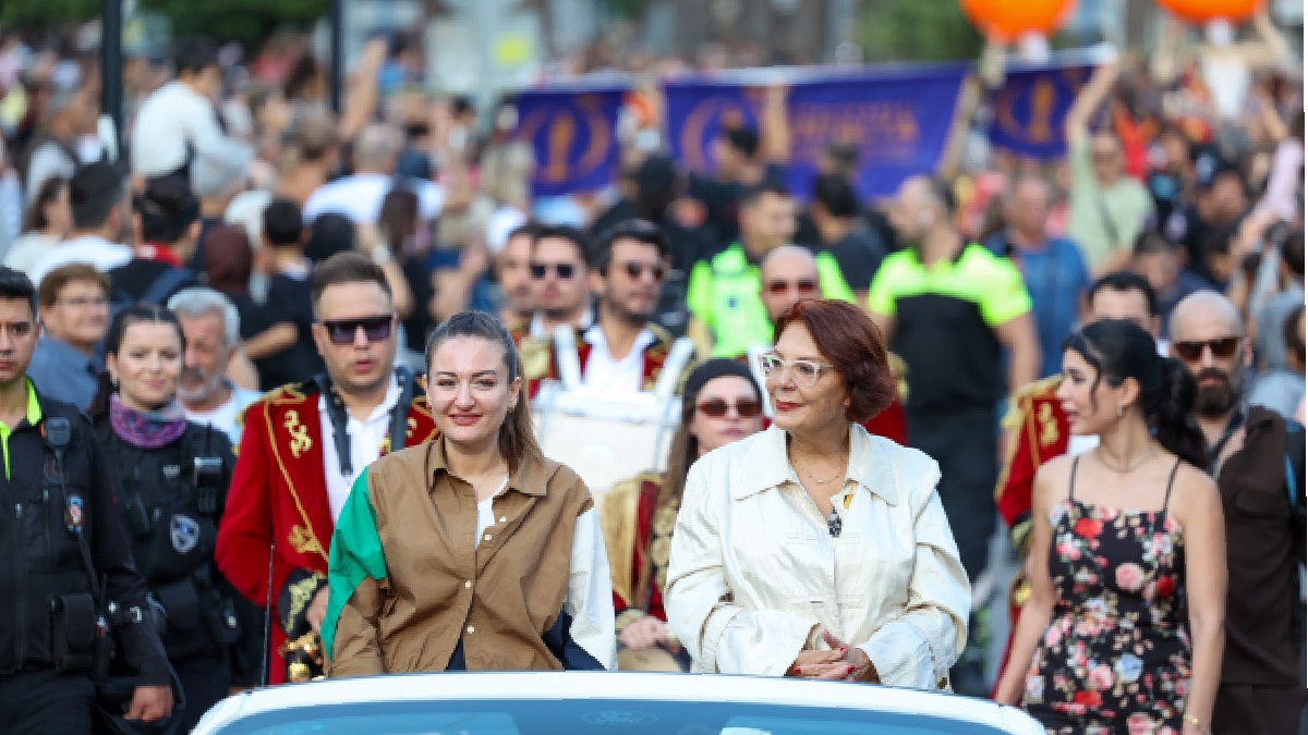 Antalya Altın Portakal Film Festivali’nde geleneksel kortej coşkusu