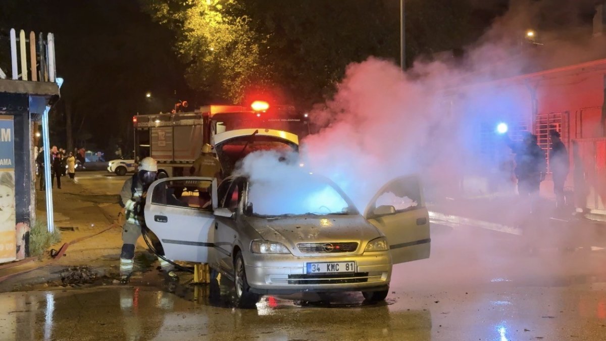 Düzce'de seyir halindeyken dehşet yaşandı! Otomobil alev topuna dönerek küle döndü