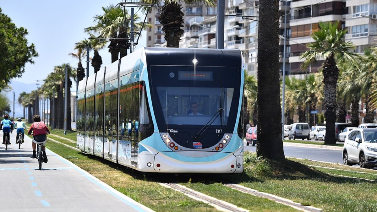 Müjde! İzmir'de 29 Ekim'de ulaşım kararı belli oldu: İZBAN tamamen ücretsiz, diğer toplu taşımada dev indirim!