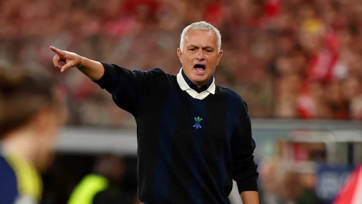 Benfica Teknik Direktörü Jose Mourinho, Galatasaray'ın yıldız futbolcusunu istiyor