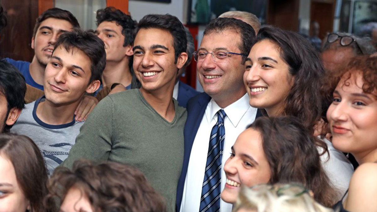 İBB öğrenci bursu başvuru süresi uzatıldı! 100 bin öğrenci faydalanacak