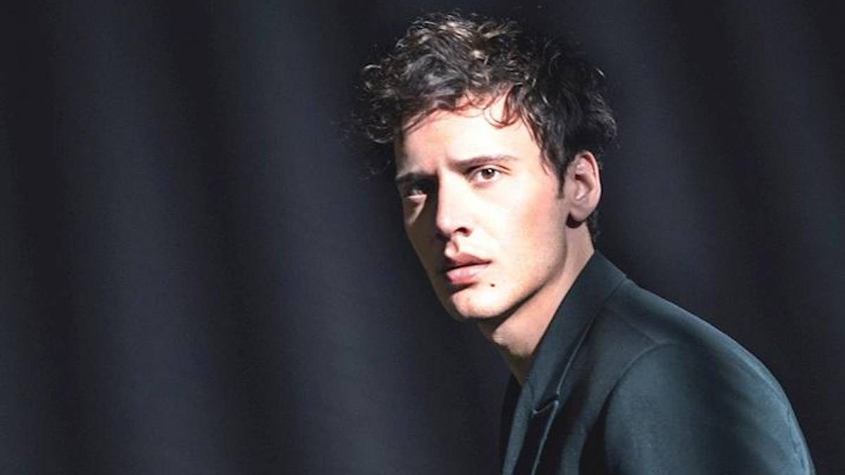 Genç yıldızdan üzücü haber: Konser anında hastalığını açıkladı: “Çıkacakmış gibi hissediyorum” diyerek acısını anlattı