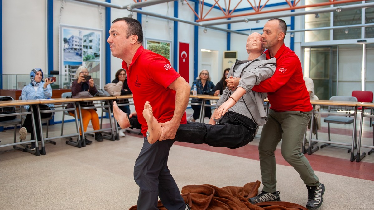 Karşıyaka Afet Gönüllüleri’nde 2. dönem kayıtları başladı