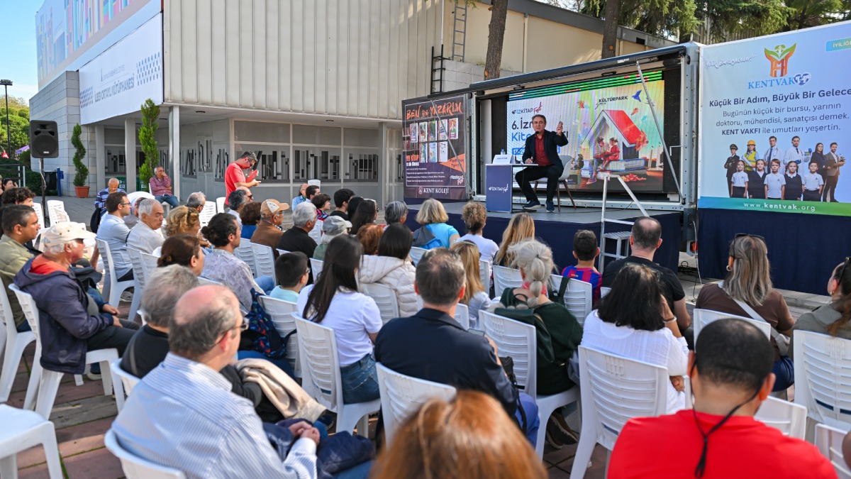 Sinan Meydan İZKİTAP’ta “Adım Adım Cumhuriyet”i anlattı