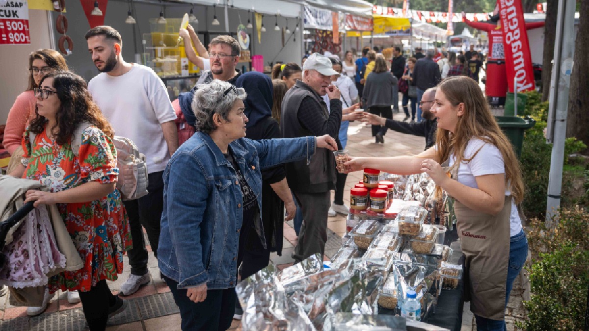 Bi Hayat Fest başladı: SMA ve DMD hastası çocuklar için Bornova tek yürek oldu