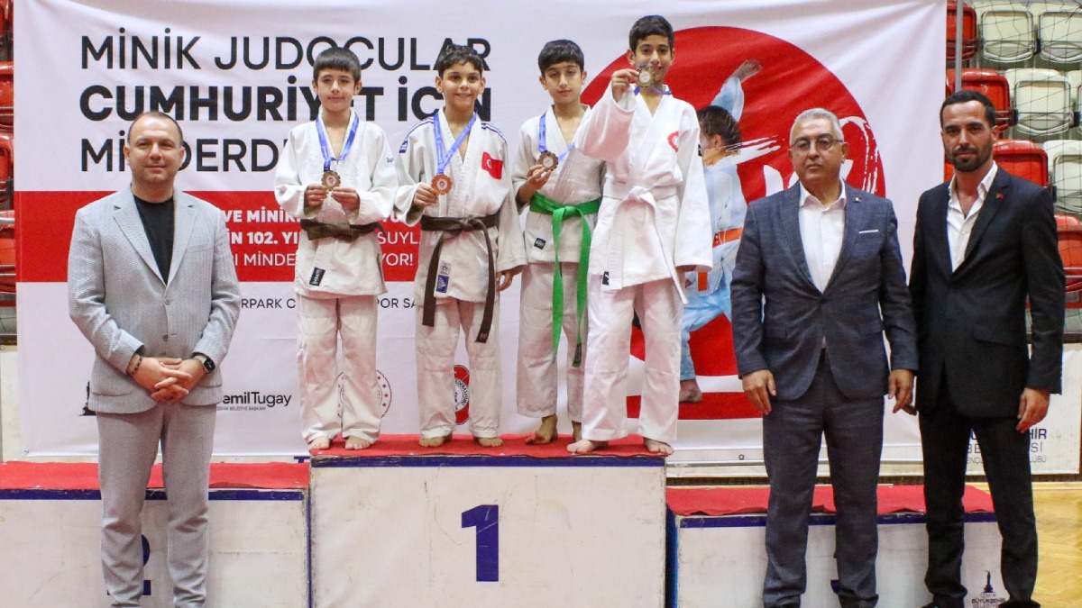 Minik sporcular Cumhuriyet için ter döktü