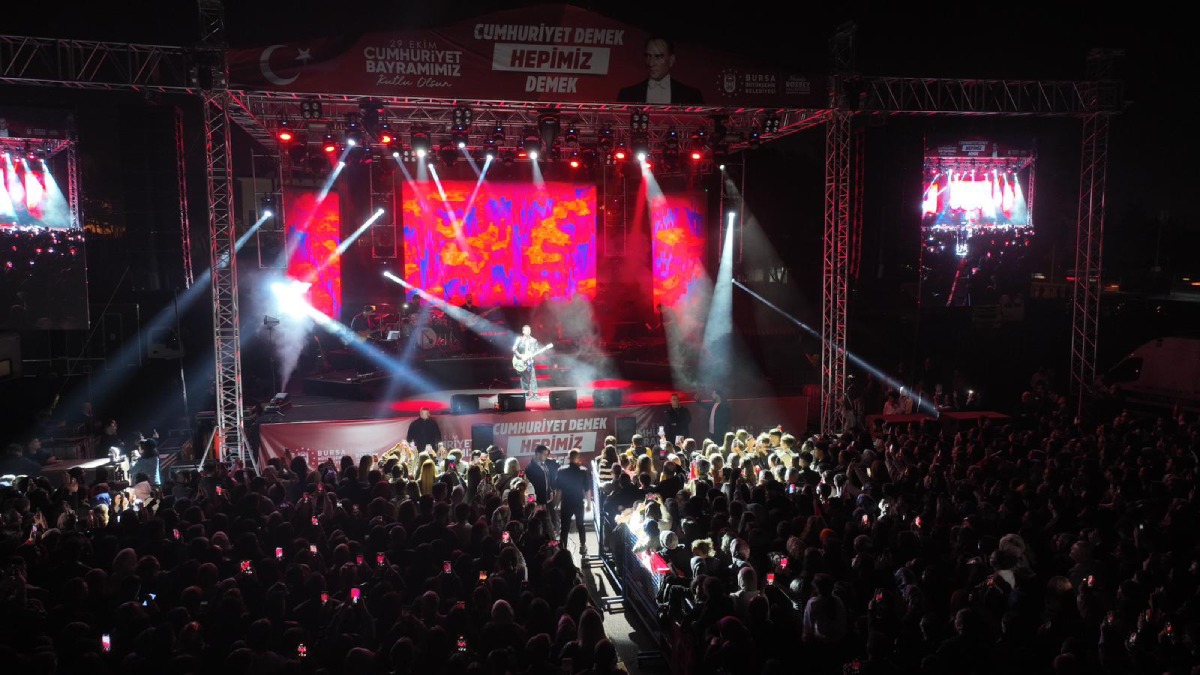 Bursa’da Buray’la ‘Cumhuriyet’ coşkusu