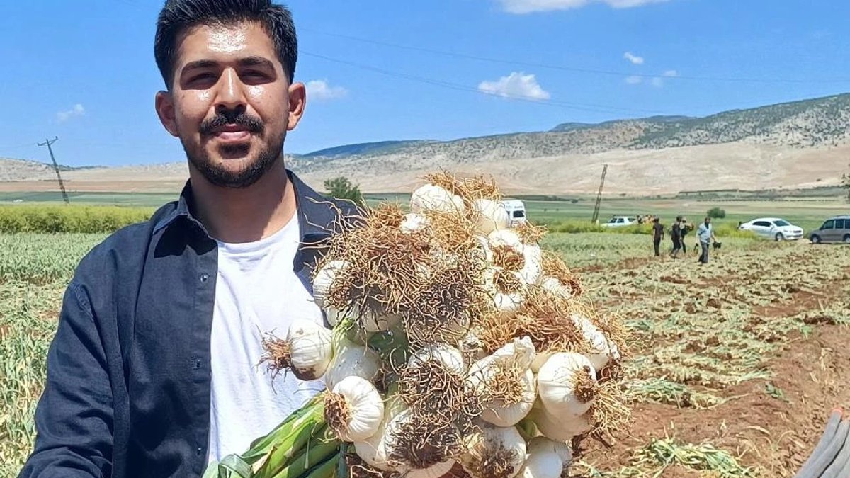 Baba tecrübesi ve kendi eğitimini birleştirdi, üretim tesisi kurdu! Ata tohumundan başka bir şey üretmiyor