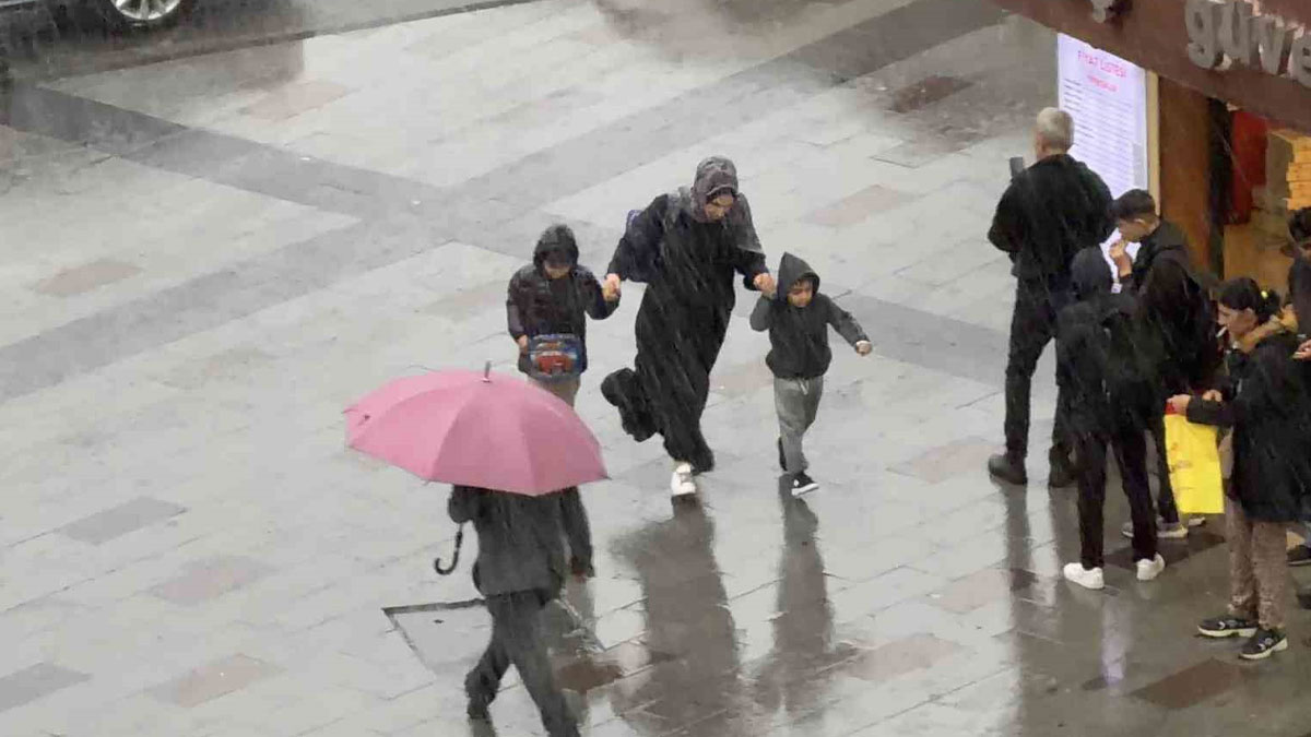 İstanbul’da sağanak yağış etkili oldu