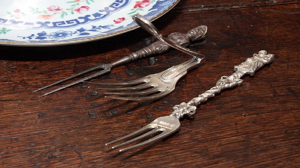 ‘Kibir ve günah’ın simgesiydi… Şimdi kimse o olmadan sofraya oturmuyor! İşte geçmişin karanlık yüzü…