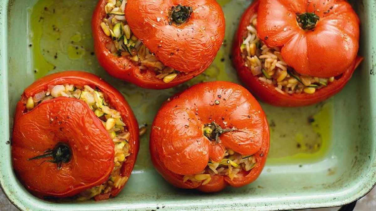 Evi mis gibi domates kokusu saracak! En lezzetlisinden domates dolması tarifi…