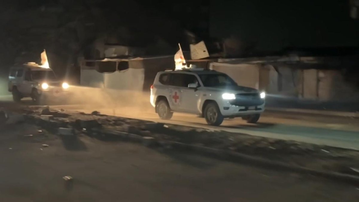 Kassam Tugayları Gazze'deki bir İsrailli esirin cesedini Kızılhaç'a teslim etti