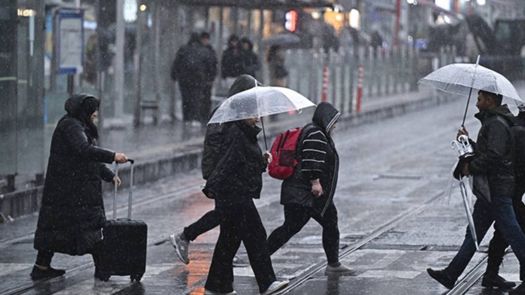 Marmara, Ege ve Karadeniz'e kuvvetli sağanak geliyor: Sıcaklıklar 7 derece birden düşecek