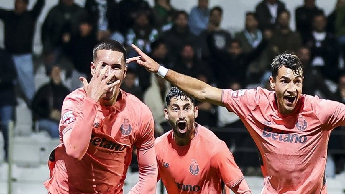 Deniz Gül’den Porto’ya altın dokunuş: Porto, milli futbolcusunun golüyle liderliğini korudu