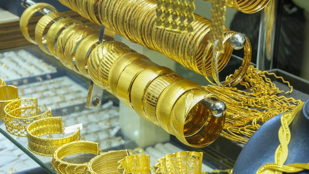 'Altın çağı' geliyor: Ons fiyatı 2026'da 4 bin 275 dolara çıkacak