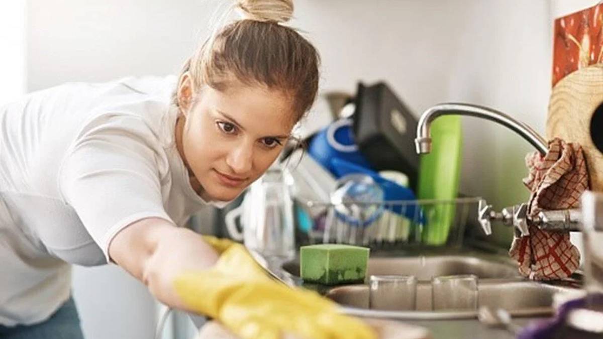 Onların evinde bir toz zerresi bile yok! İşte temizlikte sınırlarını zorlayan burçlar!