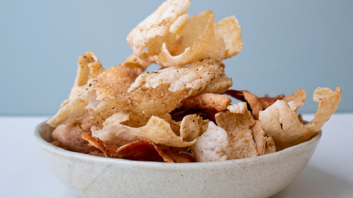 Çocuklarınız dışarıdan cips istemeyecek! İşte evde en basitinden cips tarifi…