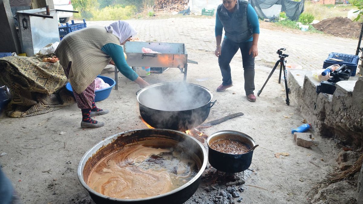 Kadınların emeğiyle üretiliyor! Geleneksel yöntemler devam ediyor: Kilosu 600 liradan satılıyor