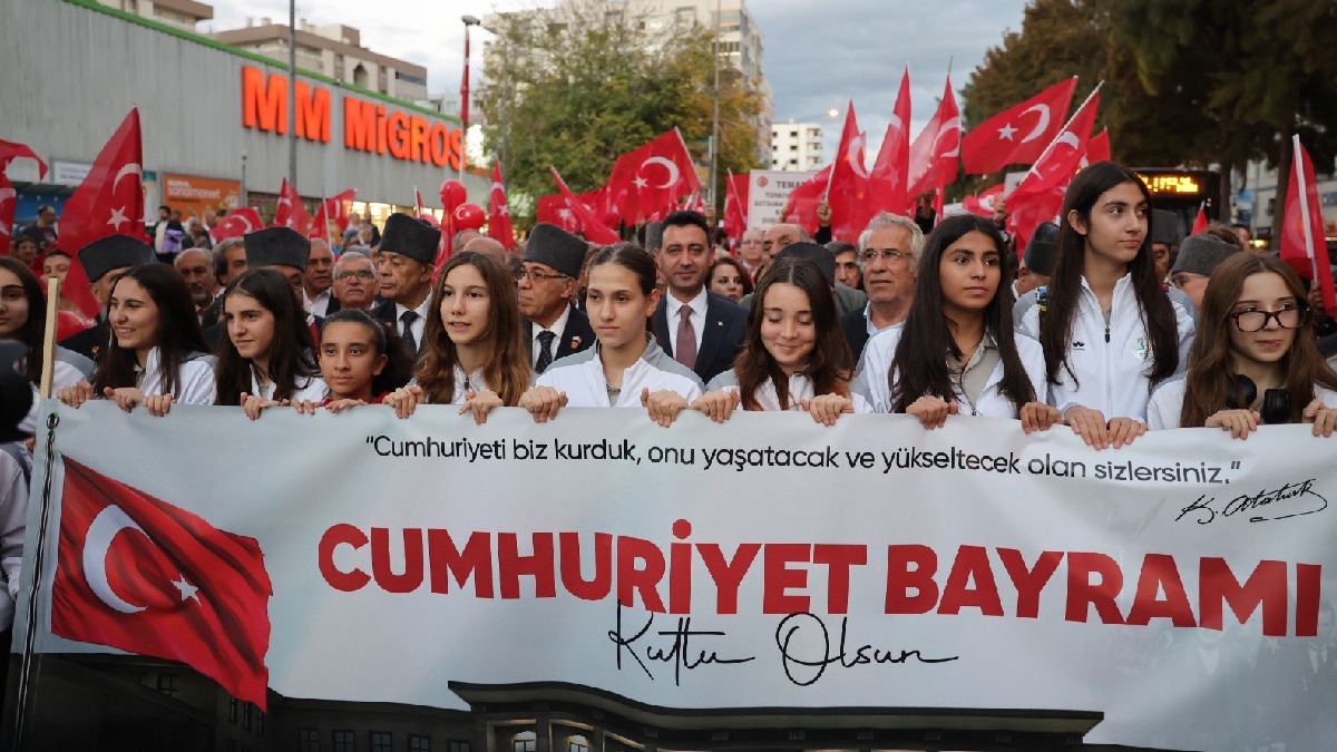 Cumhuriyet'in 102. Yılı Bayraklı'da coşkuyla kutlandı