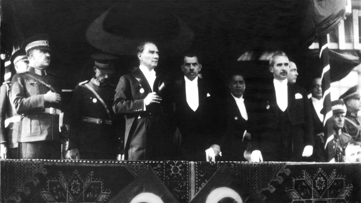 Siyasilerden 29 Ekim mesajı: 'Cumhuriyet daima ileriye bakar'