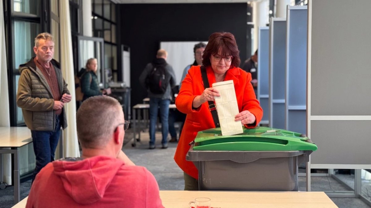 Hollanda’da erken seçim: Aşırı sağcılar ve sosyal demokratlar başa baş