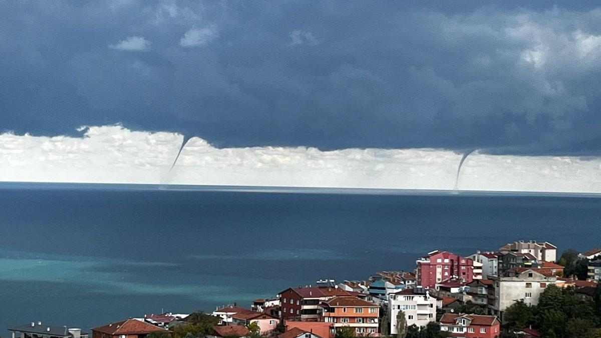 Zonguldak açıklarında korkutan görüntü: Deniz üzerinde arka arkaya üç hortum belirdi