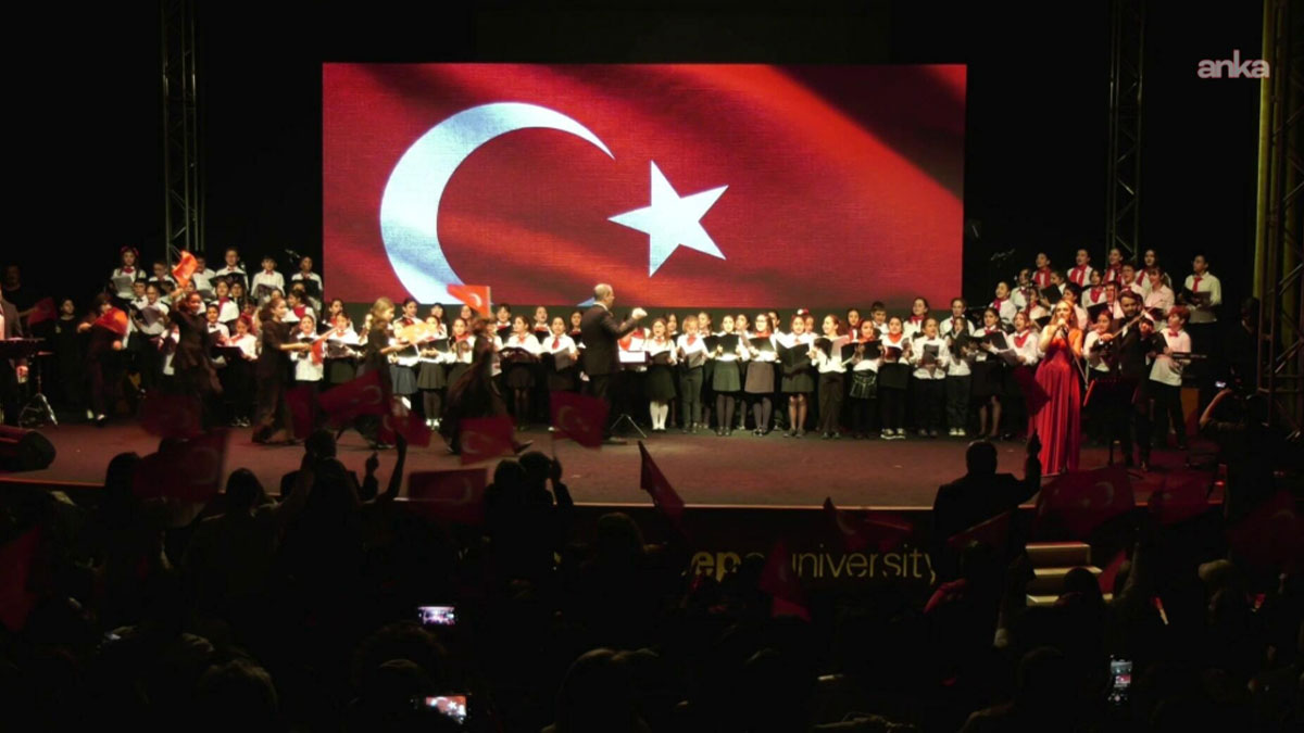 Öğrenciler bir ilki gerçekleştirdi: 29 Ekim için yapay zekayla müzikal hazırladılar