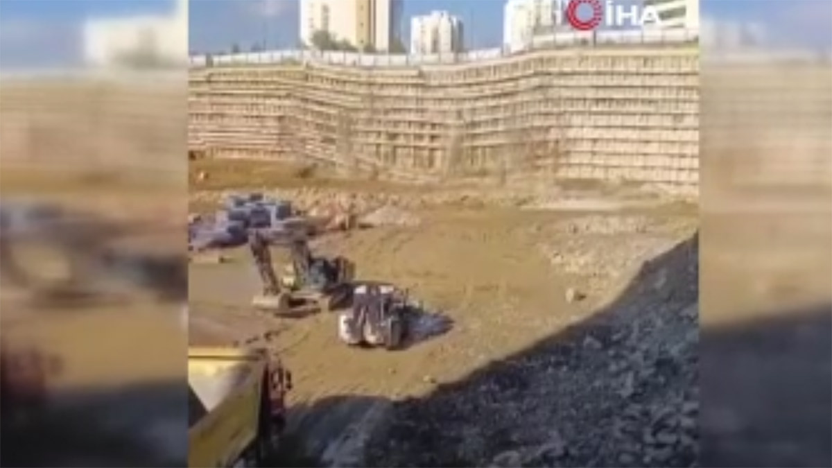 Ümraniye'de inşaat alanında panik! İstinat duvarının çökmesi sonucu yol göçtü