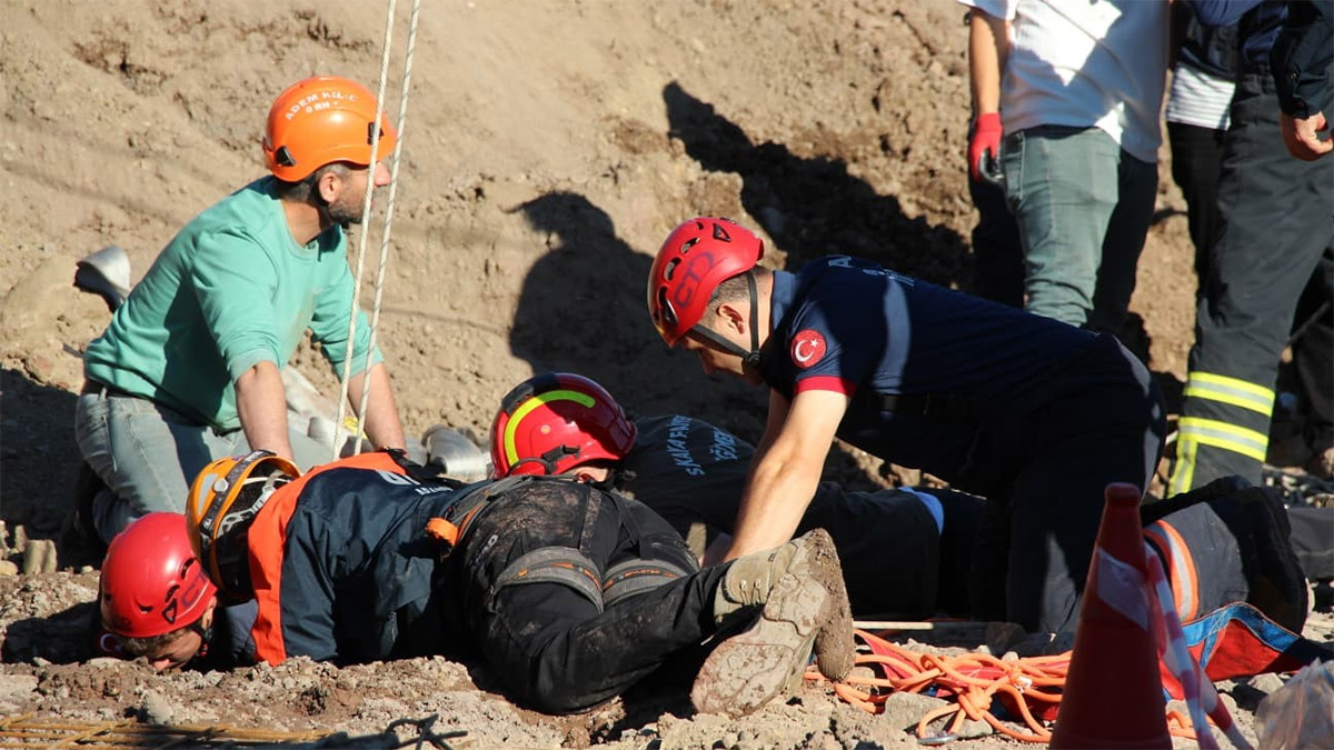 Yol çalışması sırasında iş kazası! İşçinin cansız bedeni 30 metrelik kuyudan çıkarıldı
