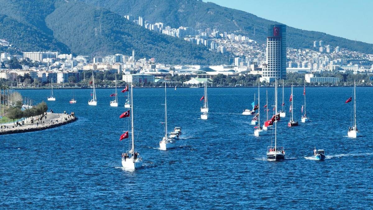 İzmir Körfezi’ndeki yat yarışlarının startını Başkan Tugay verdi