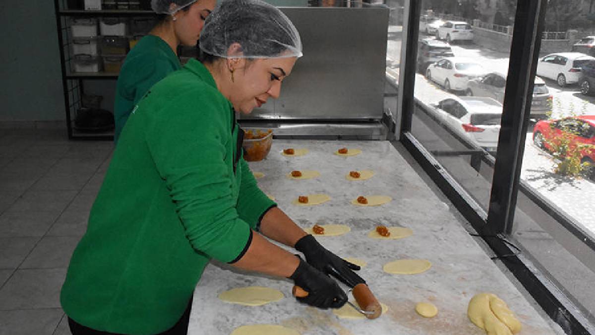 Çölyak hastası kızı için üretti, herkes faydalansın istedi: Şimdi hem restoranında hem marketinde ayrı ayrı satıyor