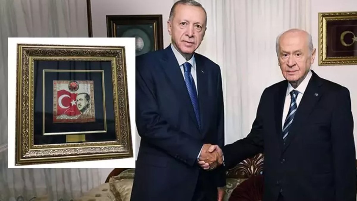 Bahçeli'den Cumhurbaşkanı Erdoğan'a anlamlı hediye