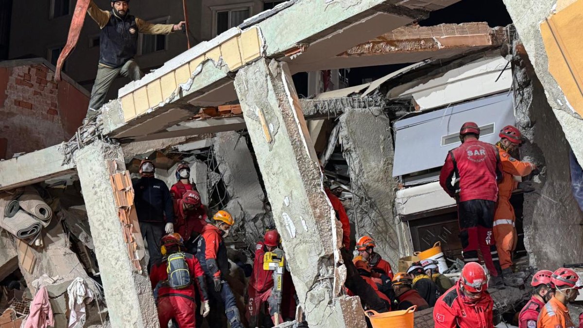 Gebze'de çöken binada dördüncü can kaybı: Baba Levent ve anne Emine Bilir'in cansız bedeni 19 saat sonra enkazdan çıkarıldı