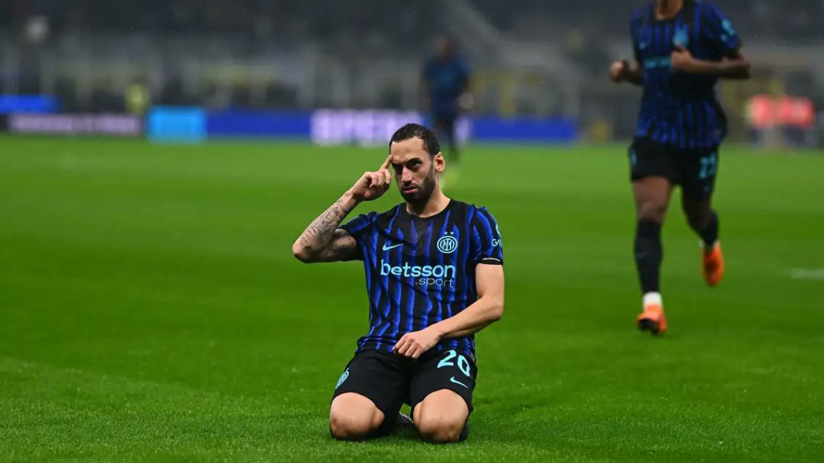 Hakan Çalhanoğlu Inter'i galibiyete taşıdı: Milli yıldızın 2 golüyle Inter, Fiorentina’yı 3-0 mağlup etti