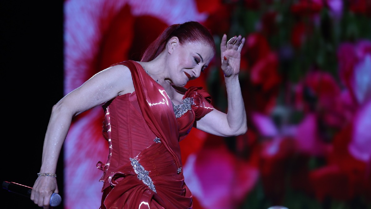 Cumhuriyet Meydanı’nda Candan Erçetin coşkusu yaşandı