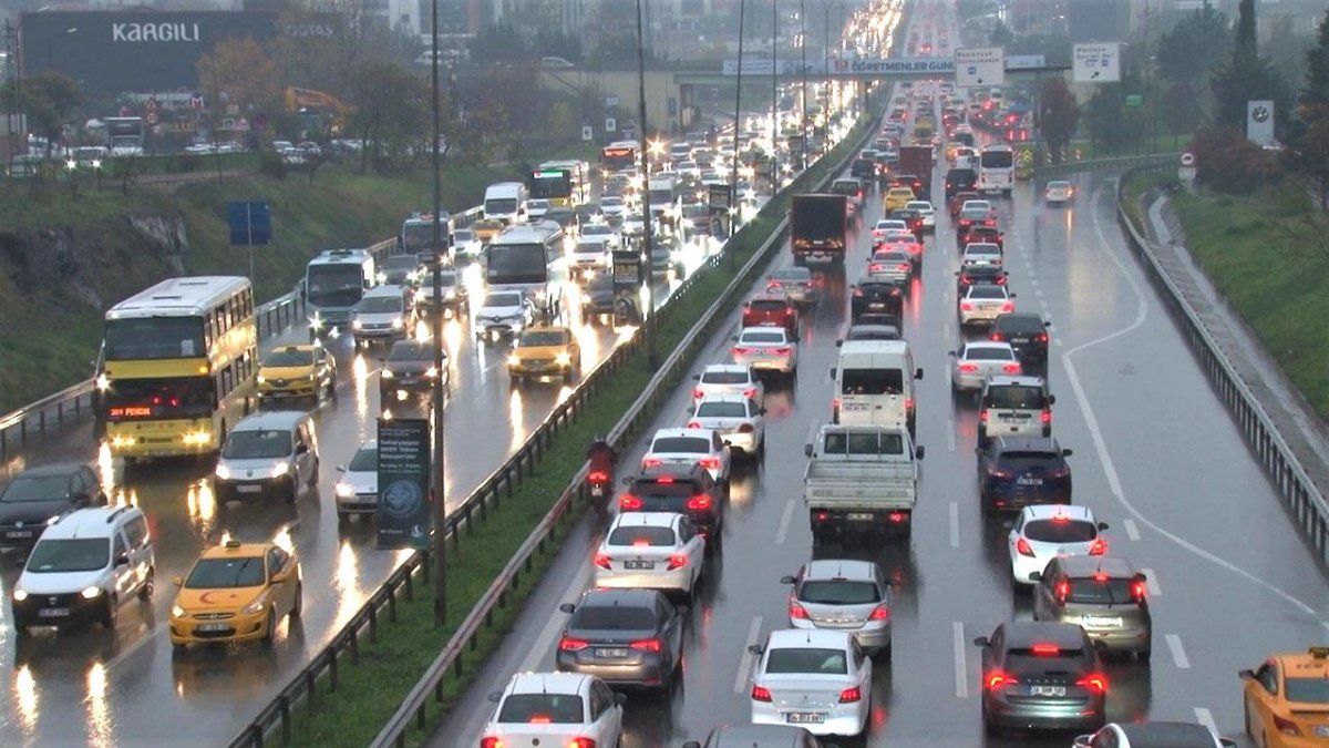 İstanbul'da trafik yoğunluğu yüzde 76'ya çıktı