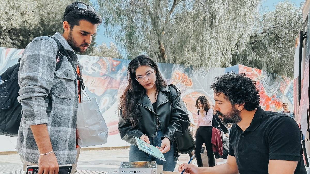 Gezici Kütüphane, Ege Üniversitesi Metro durağında