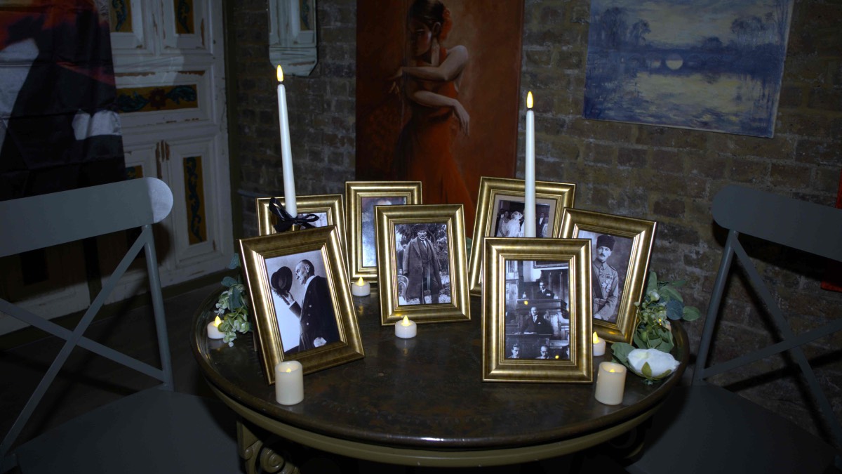 Londra’da Türk öğrenciler “Cumhuriyet Balosu” ile 102'nci yılı kutladı