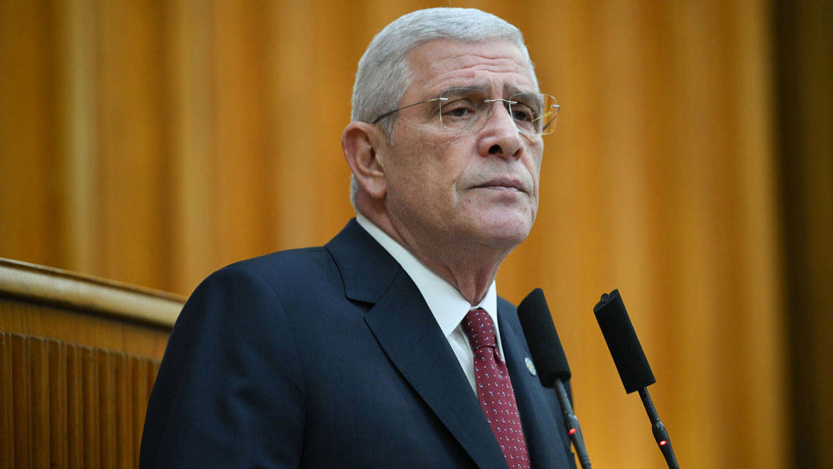 Dervişoğlu'ndan gençlere çağrı: 'Beni biraz daha zorlamanızı istiyorum'