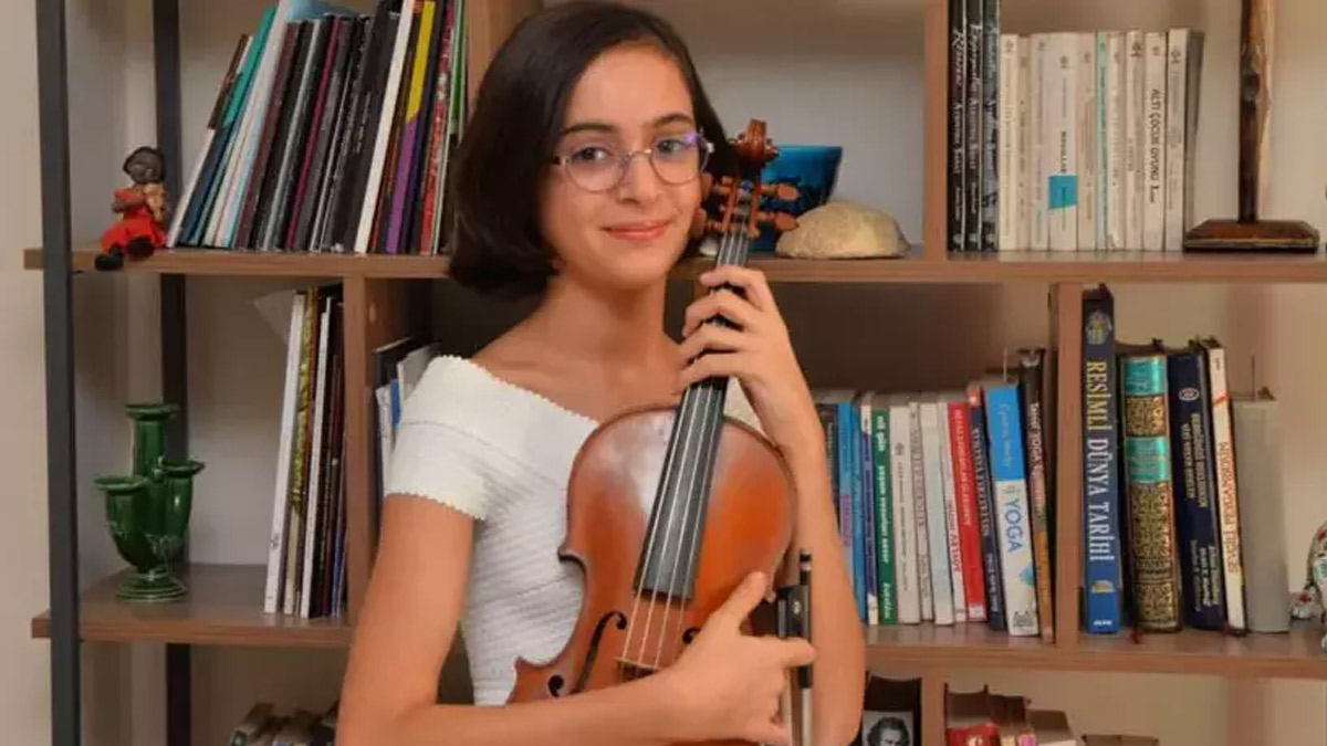 Arkadaşıyla yolun karşısına geçmeye çalışıyordu...18 yaşındaki Laçin'i hayattan koparan sürücüye 4,5 yıl hapis