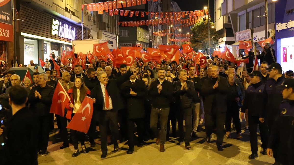 Binlerce Bandırmalı Cumhuriyet için tek yürek oldu