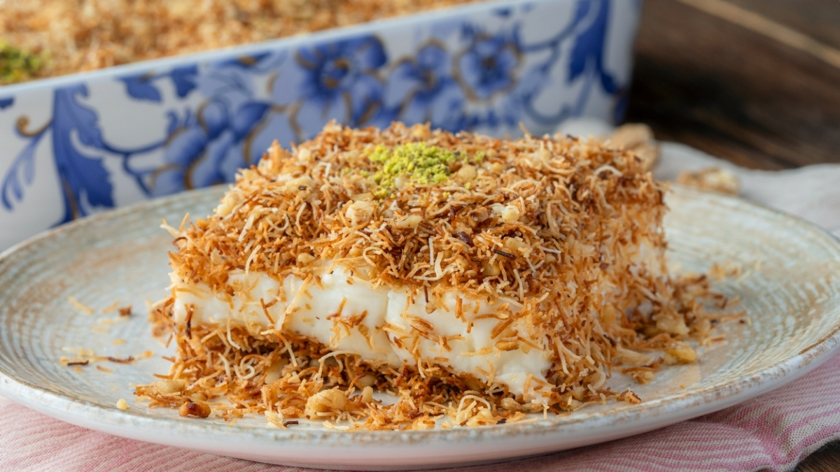 Yemekten sonra tatlı keyfi bu tarifle şenlenecek! Hafif ve lezzetli: Evde kadayıflı muhallebi yapımı