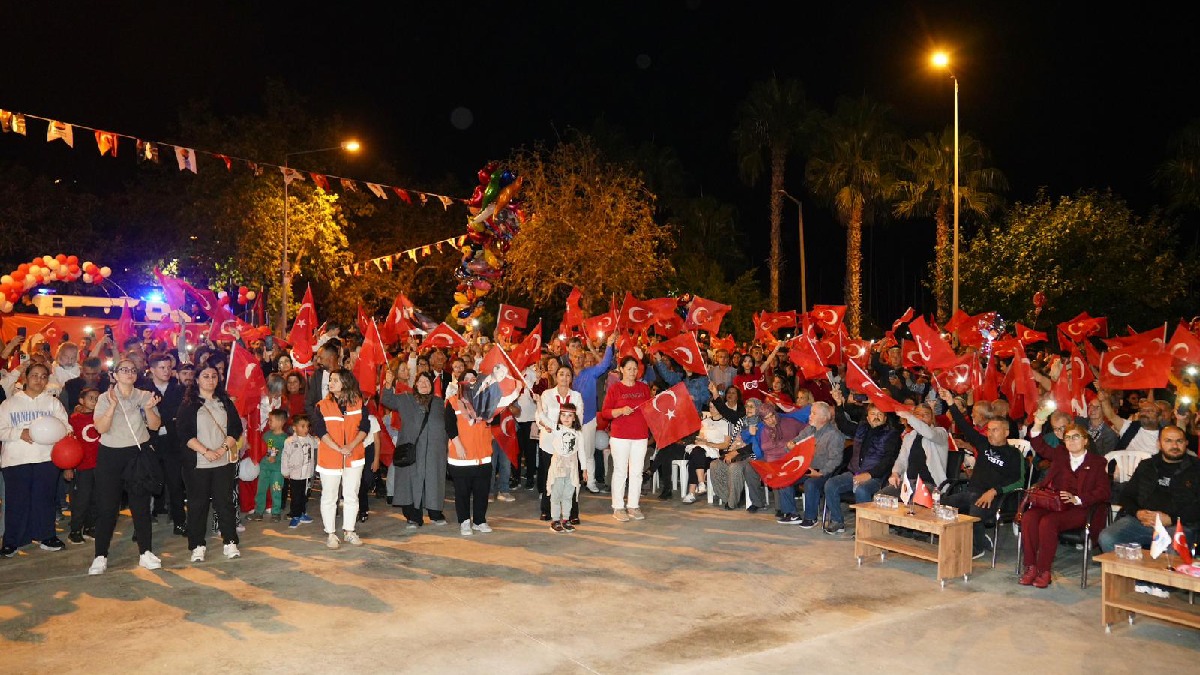 Finike’de Cumhuriyet Bayramı coşkusu